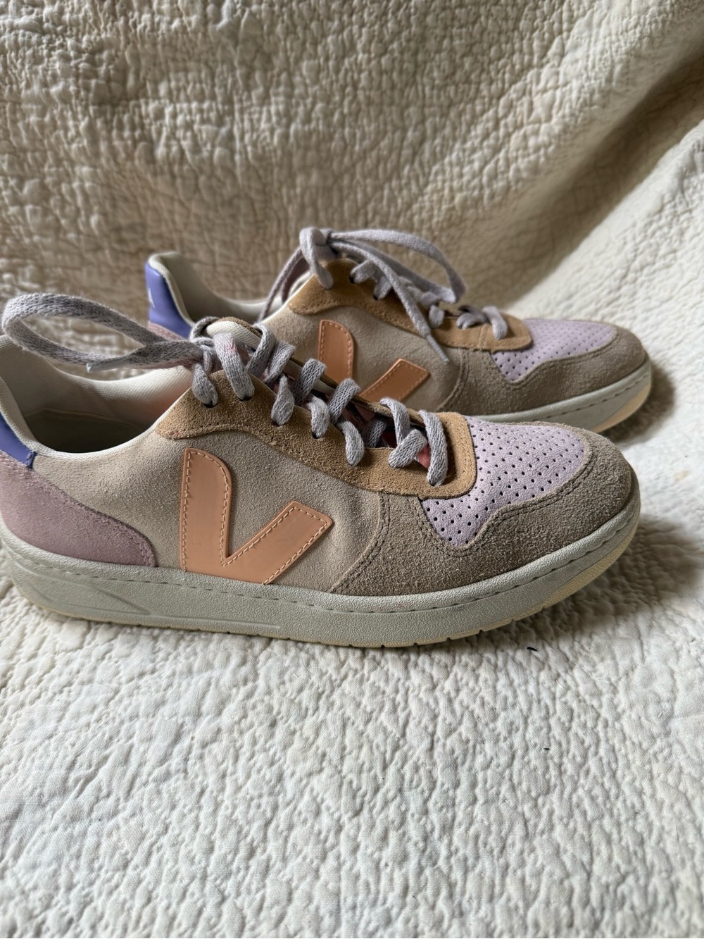 VEJA Women’s Suede Low Top Sneakers Taupe Lavender Pink Size 7.5